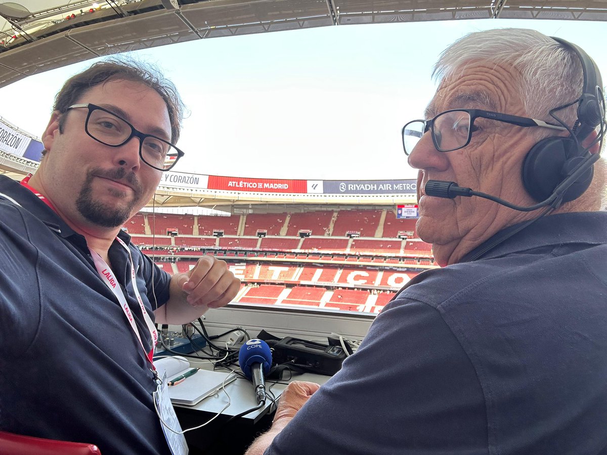 👏🏻 YA ESTAMOS EN DIRECTO en Tiempo de Juego para contarte TODO lo que pase en el Atlético de Madrid-Elche.

👔 Cristian Egea (<a href="/CristianEgea1/">Cristian Egea</a>)
🗣️ Carrasco
🗣️ José Gopar (<a href="/josemgopar/">José Gopar 🇮🇨</a>)
💻 Daniel Abellán

📺 youtube.com/live/wCx4MhgLC…

📻 100.8 FM

#ElcheCF #TiempodeJuego #AtletiElche