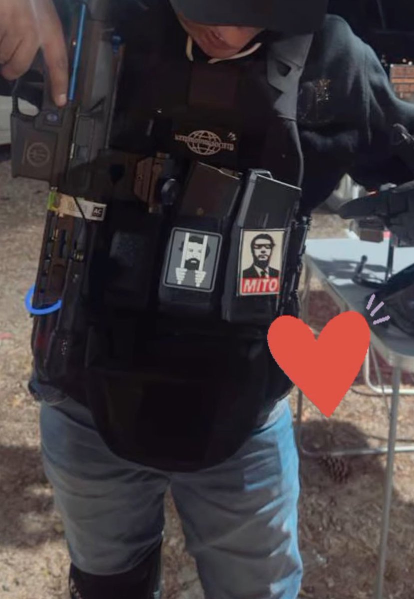 R4YNK0's tweet photo. Vergonha alheia de gente que joga com patch de politico pqp https://t.co/myBOxdRaDm