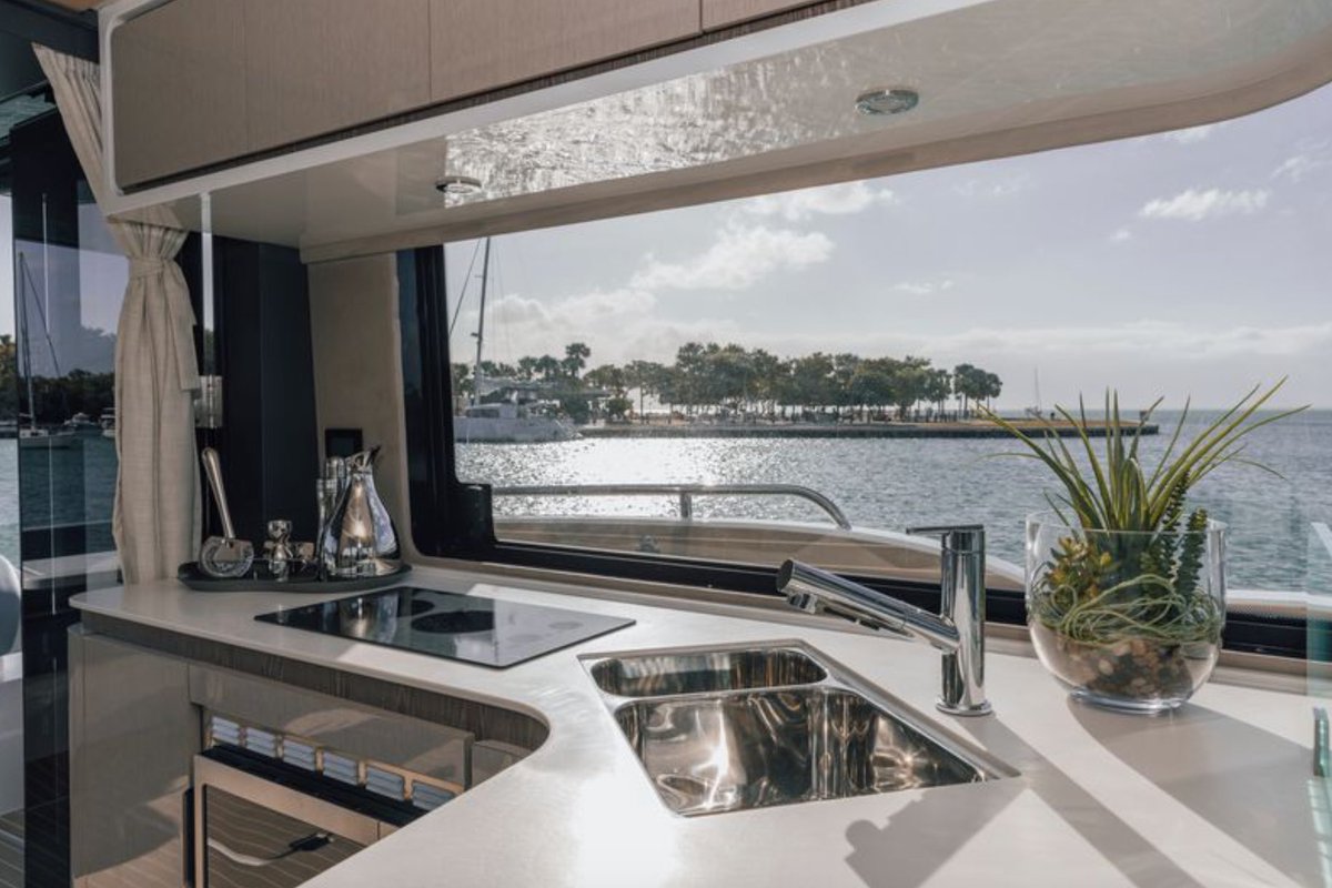 CruisersYachts's tweet image. Cruisers Yachts 57 FLY features American craftsmanship at its finest. With her interior imagined by superyacht designer Luiz De Basto, the 57 FLY represents the perfect blend of sophistication, form, and function. #Craftsmanship #Design #Function