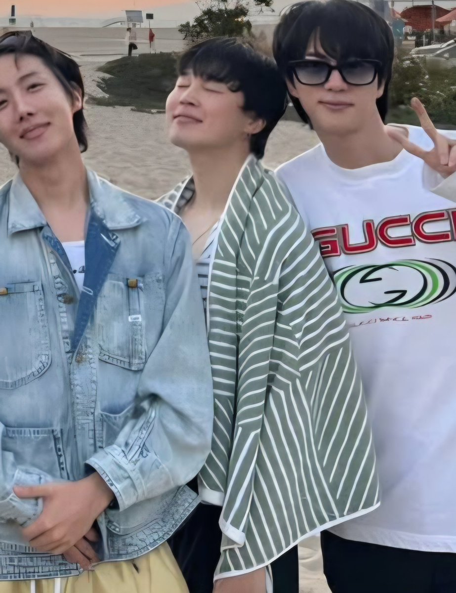 MamaMochi73's tweet image. Macy's has plenty of Jimin's Lacoste bath towels. The things I do bc of this guy istg.  Good thing they're on sale rn. 😂