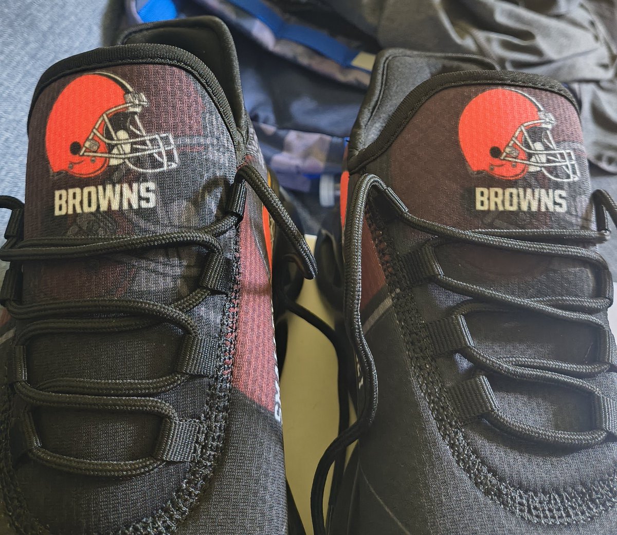 Wife got me some new shoes and I'm going with the legend today <a href="/joethomas73/">Joe Thomas</a> #DawgPound
