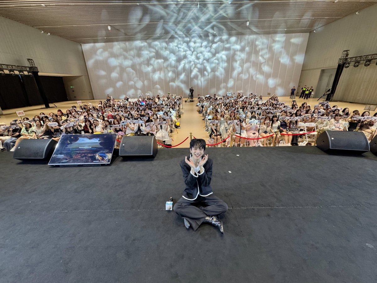 DomundiTV's tweet image. ขอขอบคุณแฟน ๆ ทุกคนที่มาเจอกัน และมาร่วมกิจกรรมไปด้วยกันกับ “เซฟ” @savewrg รวมถึงขอขอบคุณทุกกำลังใจที่ส่งมาให้เซฟในวันนี้ด้วยนะคะ ไว้เจอกันใหม่โอกาสหน้าค่ะ 🥰
 
Thank you everyone for coming to support Save at the “Fansign in Qingdao” This event could not have happened without…