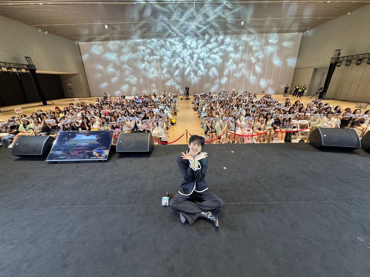 DomundiTV's tweet image. ขอขอบคุณแฟน ๆ ทุกคนที่มาเจอกัน และมาร่วมกิจกรรมไปด้วยกันกับ “เซฟ” @savewrg รวมถึงขอขอบคุณทุกกำลังใจที่ส่งมาให้เซฟในวันนี้ด้วยนะคะ ไว้เจอกันใหม่โอกาสหน้าค่ะ 🥰
 
Thank you everyone for coming to support Save at the “Fansign in Qingdao” This event could not have happened without…