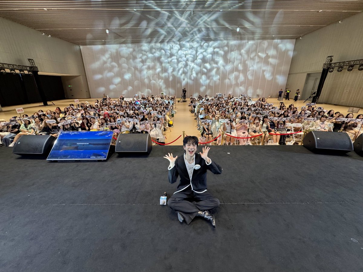 DomundiTV's tweet image. ขอขอบคุณแฟน ๆ ทุกคนที่มาเจอกัน และมาร่วมกิจกรรมไปด้วยกันกับ “เซฟ” @savewrg รวมถึงขอขอบคุณทุกกำลังใจที่ส่งมาให้เซฟในวันนี้ด้วยนะคะ ไว้เจอกันใหม่โอกาสหน้าค่ะ 🥰
 
Thank you everyone for coming to support Save at the “Fansign in Qingdao” This event could not have happened without…