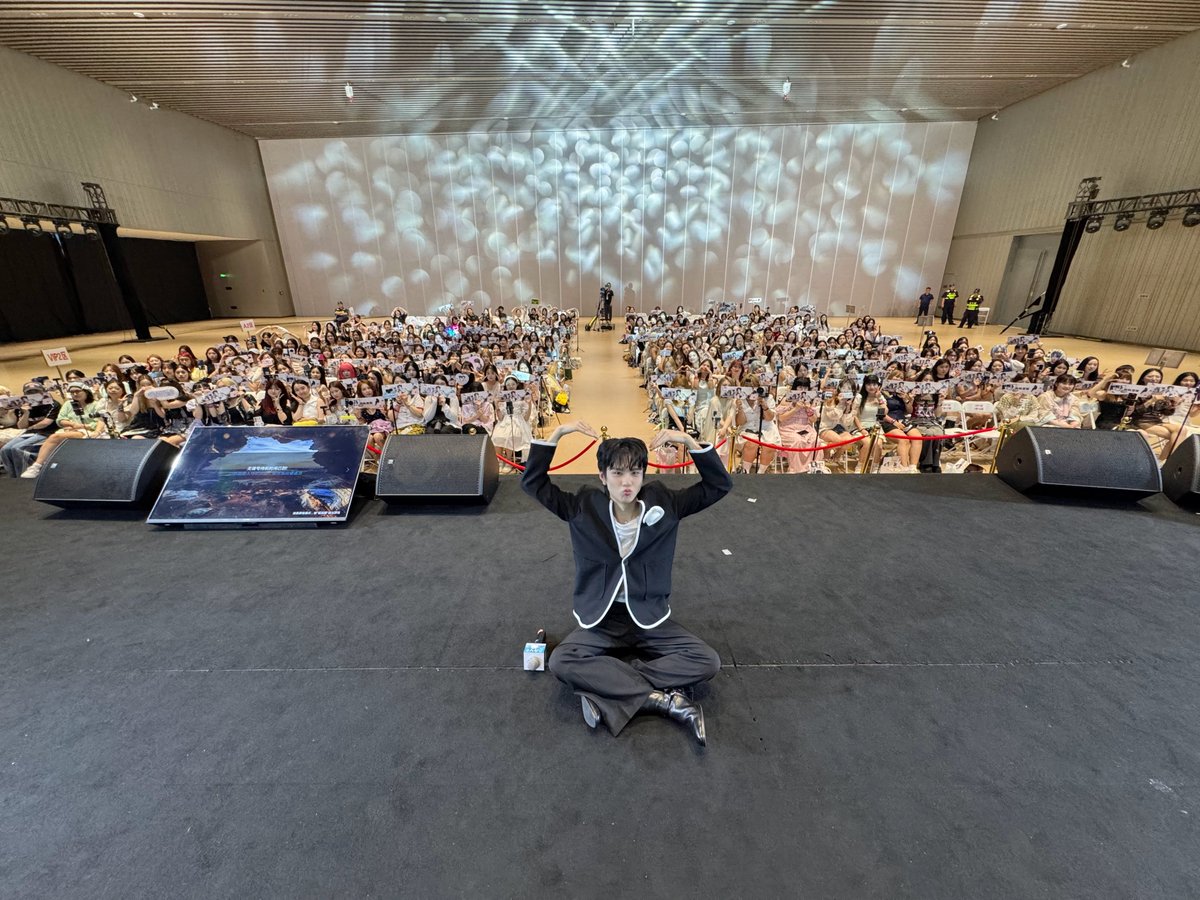 DomundiTV's tweet image. ขอขอบคุณแฟน ๆ ทุกคนที่มาเจอกัน และมาร่วมกิจกรรมไปด้วยกันกับ “เซฟ” @savewrg รวมถึงขอขอบคุณทุกกำลังใจที่ส่งมาให้เซฟในวันนี้ด้วยนะคะ ไว้เจอกันใหม่โอกาสหน้าค่ะ 🥰
 
Thank you everyone for coming to support Save at the “Fansign in Qingdao” This event could not have happened without…