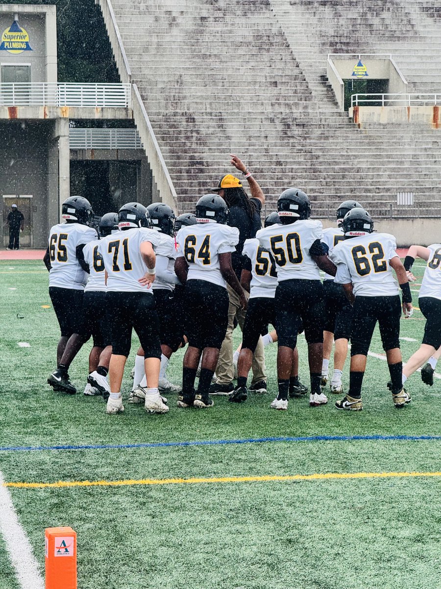 MerriweatherEDU's tweet image. Rain or shine, Cougar Nation shows up 🌧️🏈 We are excited to kick off our first football game of the season! 🖤💛 #SuttonStrong @SuttonCougars @apsupdate
