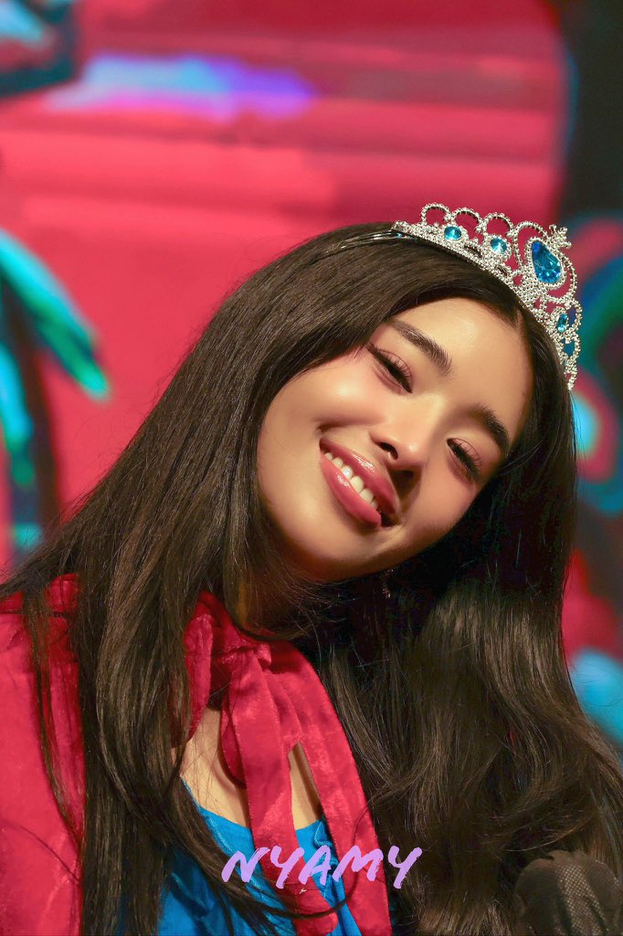 WE LOVE YOU SOPHIA 

Mahal ka namin Sophia! ⚓️ 
#BestLeaderphia 
#PROTECTSOPHIA 
#HxGPROTECTYOURARTIST