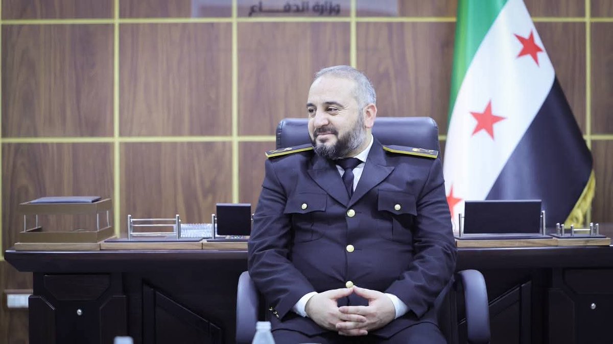 وزارة الدفاع تنفي تعرض الوزير مرهف أبو قصرة لحالة تسمم وتصف هذه المزاعم بالشائعات المغرضة مؤكدة أنه يمارس مهامه بشكل طبيعي