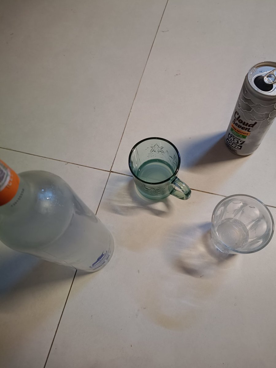 gada yg mau mampir nih bawa bawa gelas satu lagi🤣