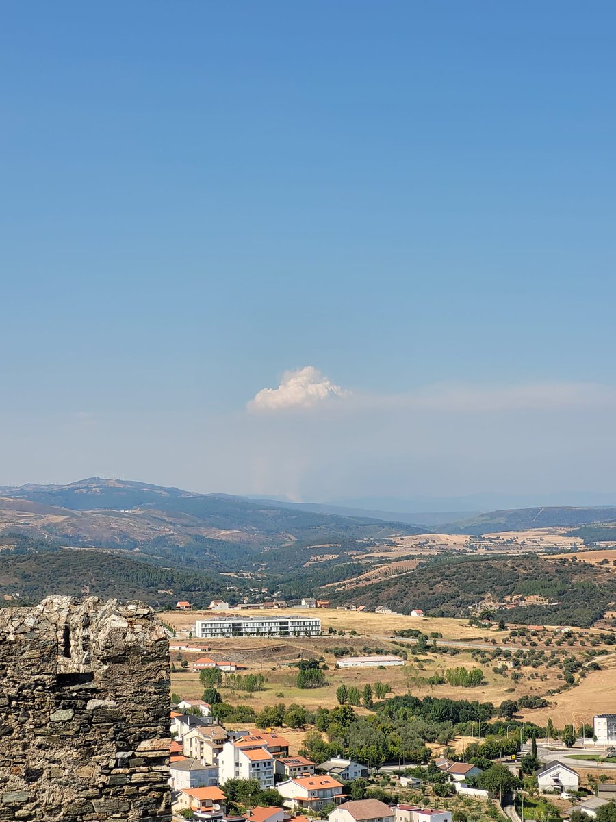 Pirocumulo del #IFPorto en Sanabria desde Braganza, Portugal