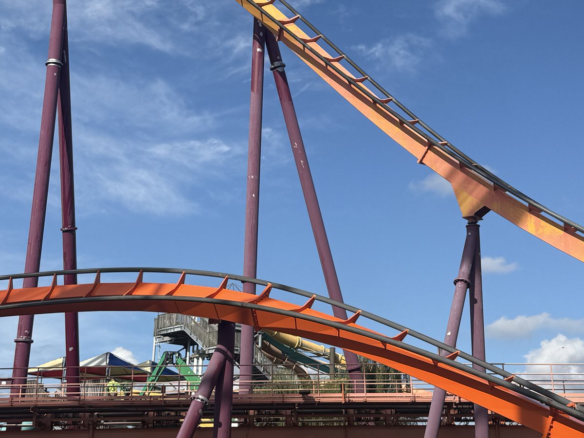 The Raging Bull repaint is underway! And we will be the first ones to say you've never seen orange and maroon look this good. 🐂 🧡 #SixFlagsGreatAmerica