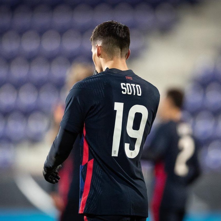 Ekitike dibalik Ekitike.
Eze dibalik Eze.
Soto dibalik tumpah.