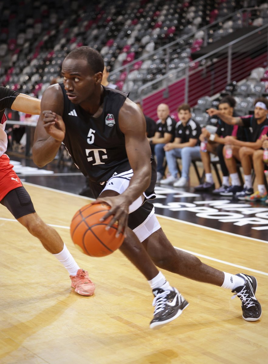 TelekomBaskets's tweet photo. FINAL | 100:66 - Erster Sieg im ersten Test! 11/12 Spieler punkten, 27 Assists und 19 Offensivrebounds! Teamplay at its best! 💪Das macht Lust auf mehr...

#HEARTBERG 📸: Wolter https://t.co/cEwNN4XIui