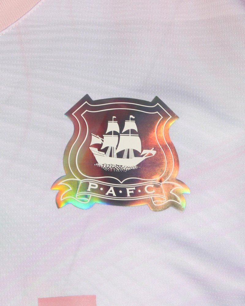 🏴󠁧󠁢󠁥󠁮󠁧󠁿 Plymouth Argyle 25/26 third kit x Puma.

Pink tones, abstract pattern, and an iridescent badge.

What do you guys think?