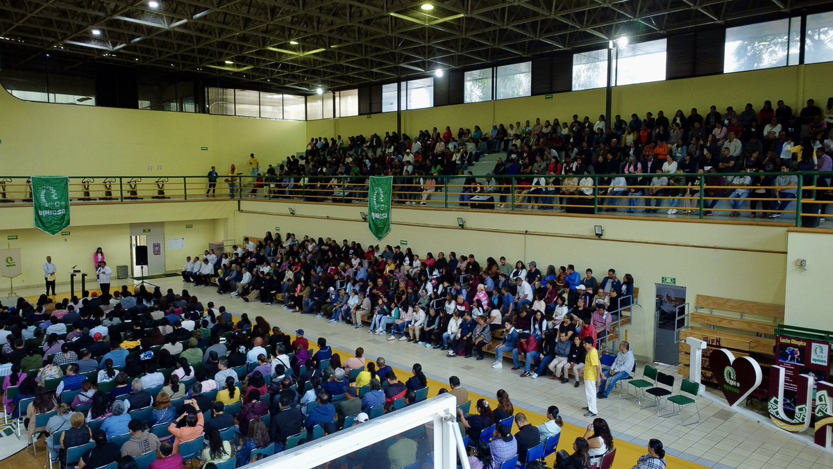 egonzalez_r's tweet photo. Hoy tuve el honor de dar la bienvenida a madres y padres de familia de los nuevos estudiantes del periodo 26/1.
Me llena de orgullo ver cómo se fortalece nuestra identidad institucional cuando las familias se integran a este proyecto formativo.

#huélum #orgulloipn https://t.co/cg5cyMbe9H