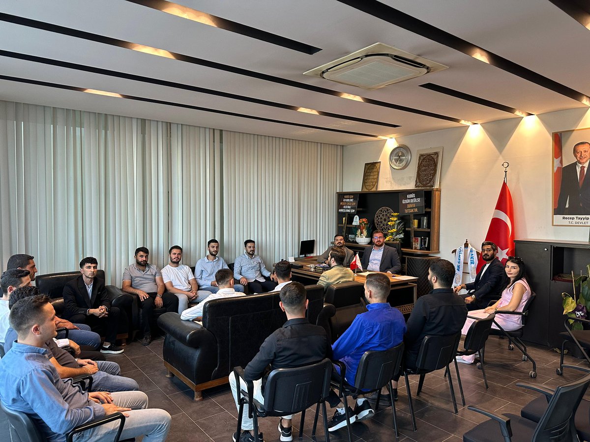 📍AKPARTİ DİYARBAKIR İL BAŞKANLIĞI 

Güneydoğu Anadolu Bölge Koordinatörümüz ve Aynı zamanda Gençlik Kolları MKYK üyemiz Sn. <a href="/recepfurkanksp/">Recep Furkan KASAP</a> ve 17 ilçe Gençlik Kolları Başkanlarımızla Beraber toplantımızı gerçekleştirdik.