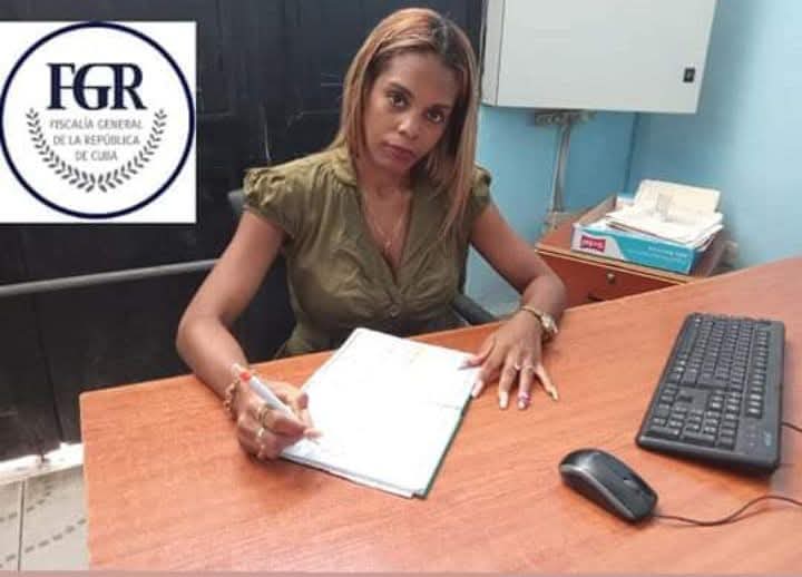 🇨🇺🌺 Adriana Bonne Smith, fiscal jefa del Dpto de Atención al Ciudadano en la <a href="/FGR_Santiago/">Fiscalía Provincial de Santiago de Cuba</a>, afirma que ser mujer y fiscal representa un reto, pero también una oportunidad de crecimiento profesional y humano.

acn.cu/cuba/adriana-b…

#MujeresEnRevolución
#FiscalíaCubana 🇨🇺
