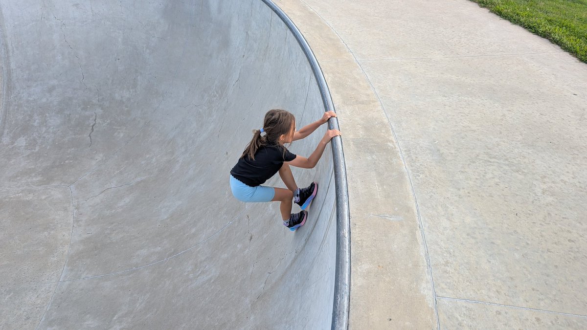 Candycorn8447's tweet image. #RollintoSummer Daddy-daughter date -- learning to run/roll!