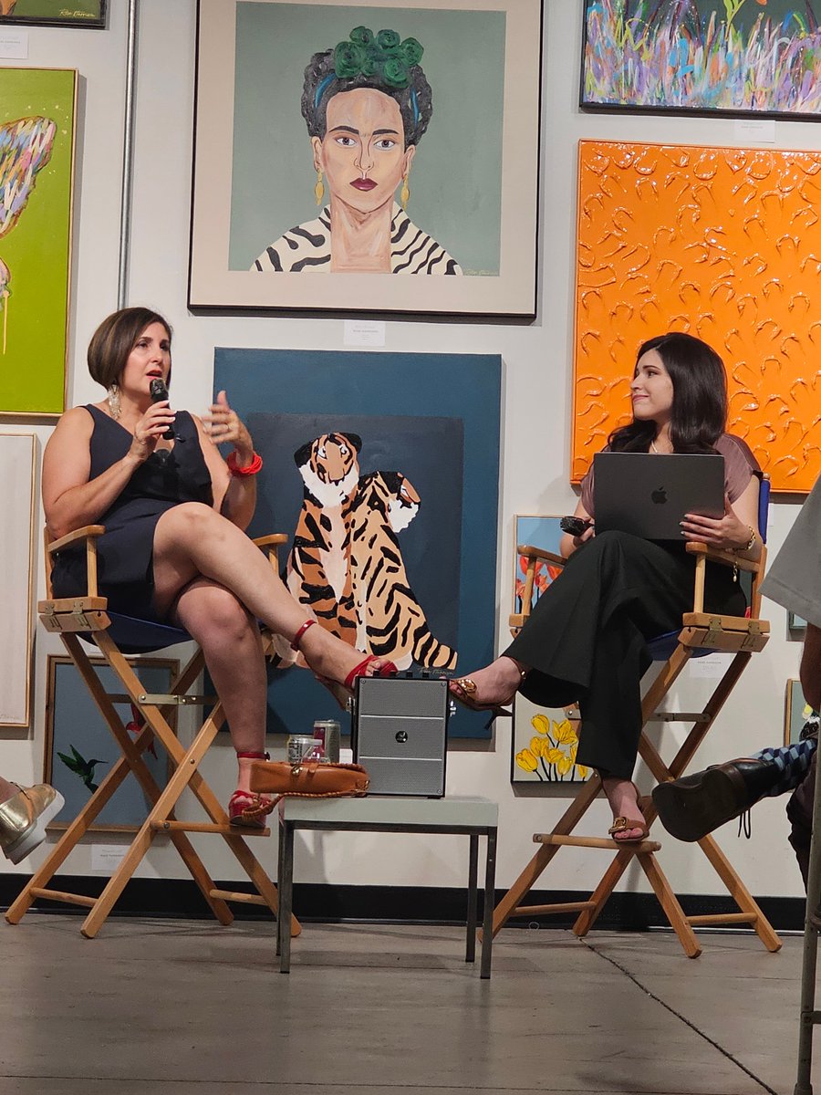 azlatinomedia's tweet photo. A snapshot of an impactful night with @valfernandez. She reminded us "we have to be that memory," when telling stories that matter. "Follow the story. Follow it when everyone has forgotten it."

Thank you to everyone who joined ALMA and @spjphx for this special event. https://t.co/IO6wDXZ9Ff