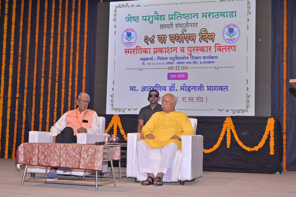 VSK Haryana (@haryanavsk) on Twitter photo рднрд╛рд░рддреАрдп рдХреГрд╖рд┐ рдкрджреНрдзрддрд┐ рдФрд░ рджреЗрд╢реА рдЧреЛрд╡рдВрд╢ рдкрд╛рд▓рди рд╕реЗ рдЖрддреНрдордирд┐рд░реНрднрд░рддрд╛ рд╣рд╛рд╕рд┐рд▓ рд╣реЛрдЧреА тАУ рдбреЙ. рдореЛрд╣рди рднрд╛рдЧрд╡рдд рдЬреА
23-8-
2025
рд░рд╛рд╖реНрдЯреНрд░реАрдп рд╕реНрд╡рдпрдВрд╕реЗрд╡рдХ рд╕рдВрдШ рдХреЗ рд╕рд░рд╕рдВрдШрдЪрд╛рд▓рдХ рдбреЙ. рдореЛрд╣рди рднрд╛рдЧрд╡рдд рдЬреА рдиреЗ рдХрд╣рд╛ рдХрд┐ рднрд╛рд░рддреАрдп рдЦреЗрддреА рдореЗрдВ рдЖрдзреБрдирд┐рдХ рддрдХрдиреАрдХ рдХрд╛ рдЙрдЪрд┐рдд рдЙрдкрдпреЛрдЧ рдХрд░рдиреЗ рдХреЗ рд╕рд╛рде рд╣реА рдкрд╢реБрдкрд╛рд▓рди рд╕рд╣рд┐рдд рдорд┐рд╢реНрд░ рдХреГрд╖рд┐ рдЕрдкрдирд╛рдиреЗ рд╕реЗ рдХрд┐рд╕рд╛рдиреЛрдВ рдХреЛ рдЕрдзрд┐рдХ рд▓рд╛рдн рд╣реЛрдЧрд╛ред рднрд╛рд░рддреАрдп рдХреГрд╖рд┐ рдкрджреНрдзрддрд┐ рдФрд░ рджреЗрд╢реА рдЧреЛрд╡рдВрд╢ рдкрд╛рд▓рди рд╕реЗ рдЖрддреНрдордирд┐рд░реНрднрд░рддрд╛ рд╣рд╛рд╕рд┐рд▓ рд╣реЛрдЧреА тАУ рдбреЙ. рдореЛрд╣рди рднрд╛рдЧрд╡рдд рдЬреА
23-8-
2025
рд░рд╛рд╖реНрдЯреНрд░реАрдп рд╕реНрд╡рдпрдВрд╕реЗрд╡рдХ рд╕рдВрдШ рдХреЗ рд╕рд░рд╕рдВрдШрдЪрд╛рд▓рдХ рдбреЙ. рдореЛрд╣рди рднрд╛рдЧрд╡рдд рдЬреА рдиреЗ рдХрд╣рд╛ рдХрд┐ рднрд╛рд░рддреАрдп рдЦреЗрддреА рдореЗрдВ рдЖрдзреБрдирд┐рдХ рддрдХрдиреАрдХ рдХрд╛ рдЙрдЪрд┐рдд рдЙрдкрдпреЛрдЧ рдХрд░рдиреЗ рдХреЗ рд╕рд╛рде рд╣реА рдкрд╢реБрдкрд╛рд▓рди рд╕рд╣рд┐рдд рдорд┐рд╢реНрд░ рдХреГрд╖рд┐ рдЕрдкрдирд╛рдиреЗ рд╕реЗ рдХрд┐рд╕рд╛рдиреЛрдВ рдХреЛ рдЕрдзрд┐рдХ рд▓рд╛рдн рд╣реЛрдЧрд╛ред