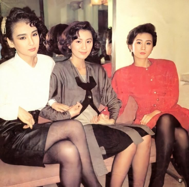 조용원, 김희애X전인화와 전성기 시절, 1980년대 

출처-뷰티 커뮤니티