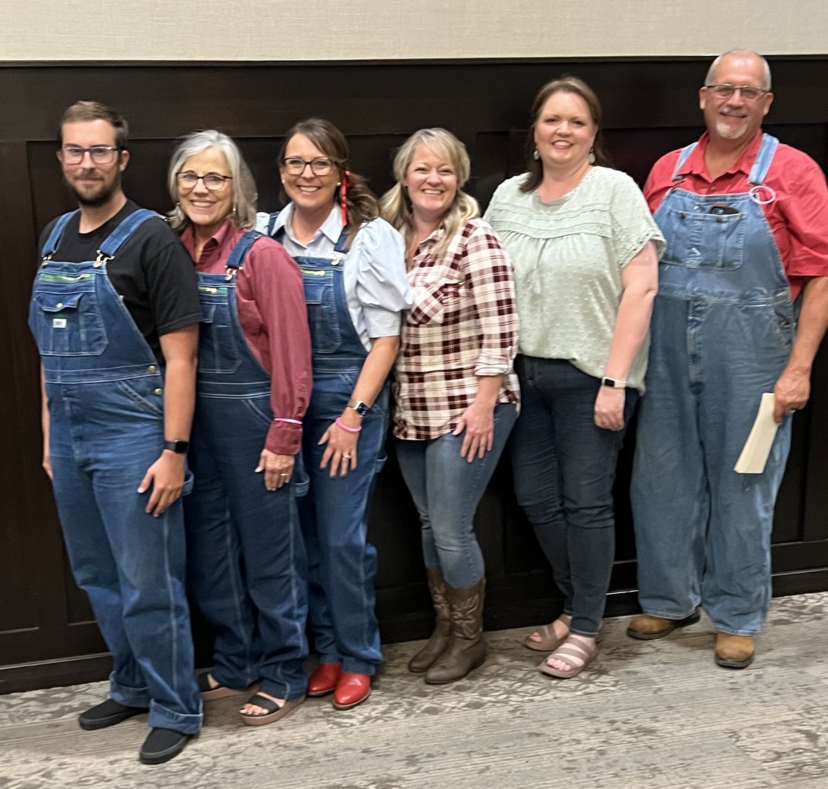 PeoplesBank_TN's tweet image. We had a wonderful time at the 2025 Champions of Education Gala hosted by the Loudon County Education Foundation!

Our Loudon Branch was proud to be part of this special evening celebrating education and supporting the future of our community.
#CommunityFirst #LoudonCounty