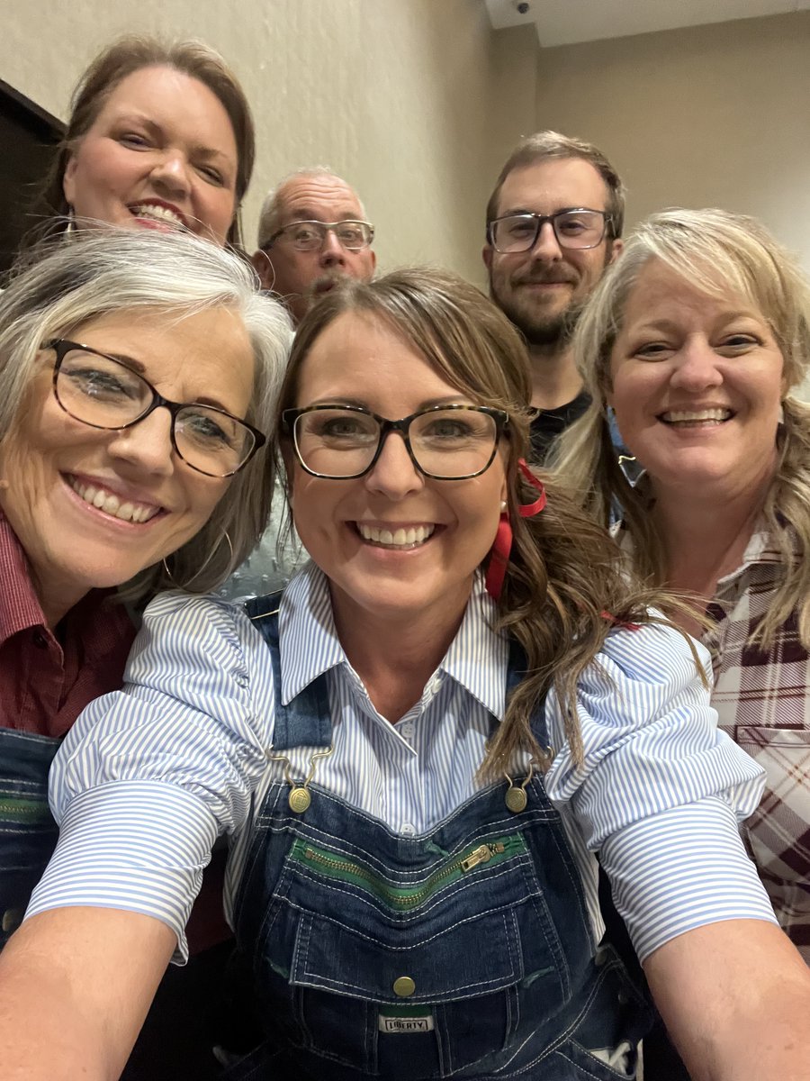 PeoplesBank_TN's tweet image. We had a wonderful time at the 2025 Champions of Education Gala hosted by the Loudon County Education Foundation!

Our Loudon Branch was proud to be part of this special evening celebrating education and supporting the future of our community.
#CommunityFirst #LoudonCounty