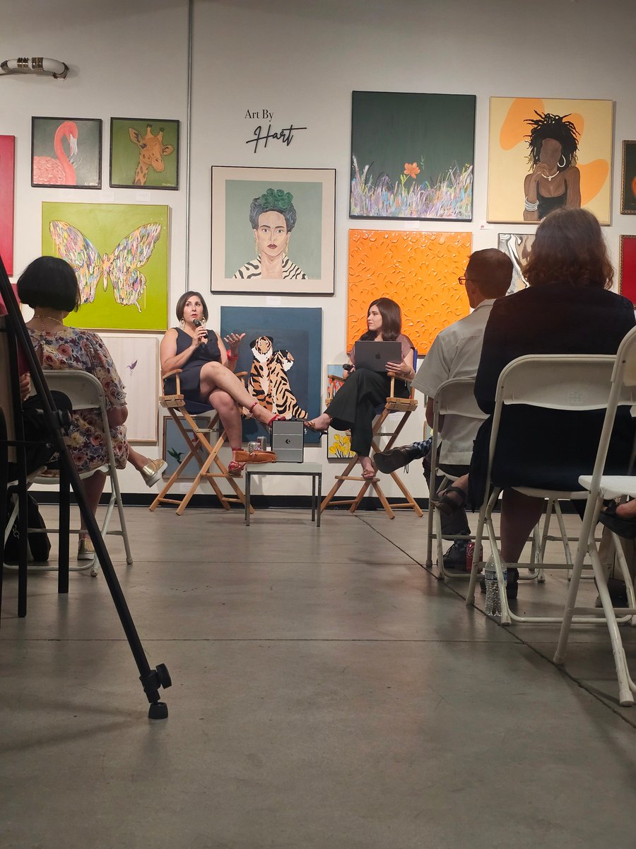 azlatinomedia's tweet photo. A snapshot of an impactful night with @valfernandez. She reminded us "we have to be that memory," when telling stories that matter. "Follow the story. Follow it when everyone has forgotten it."

Thank you to everyone who joined ALMA and @spjphx for this special event. https://t.co/IO6wDXZ9Ff