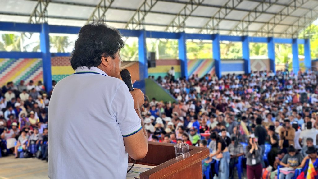 El instrumento político  “Estamos Volviendo Obedeciendo al Pueblo” (Evo-Pueblo) ganó las elecciones nacionales del domingo pasado,  pese a la organización y realización de unos comicios generales, sin el movimiento politico más grande de la historia y sin el movimiento indigena