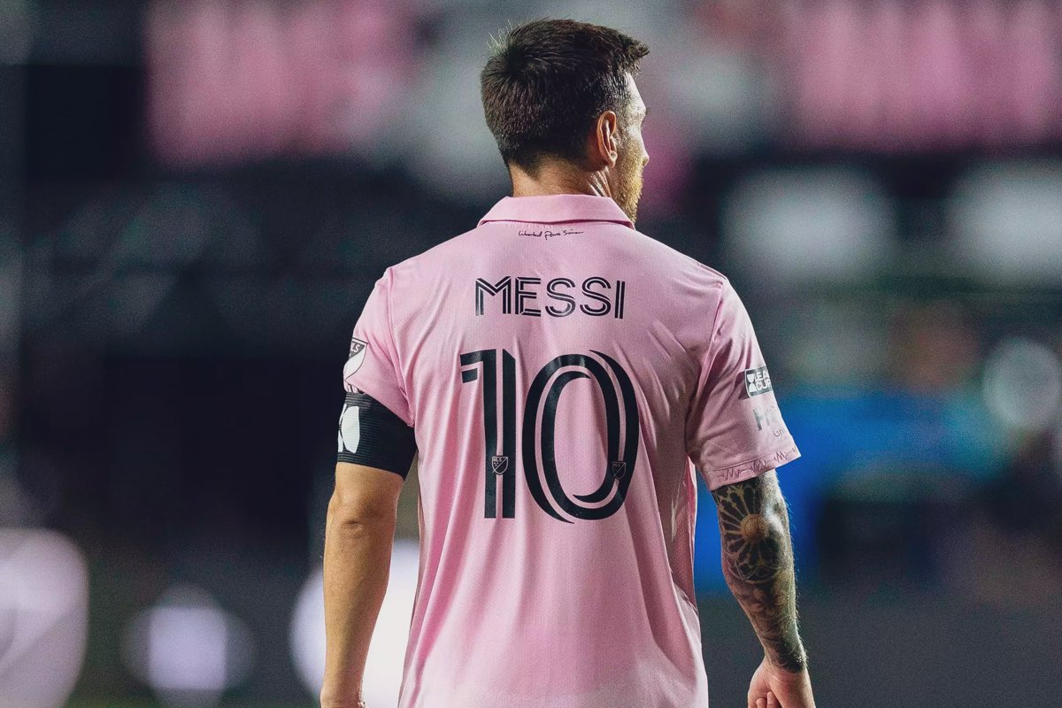 أحمد الفهيد (@alfheeda) on Twitter photo لاعب عظيم حقًا .. أتمنى أن أشاهده قريبًا في الدوري السعودي و«بطولة آسيا للنخبة» ⏳ #ميسي لاعب عظيم حقًا .. أتمنى أن أشاهده قريبًا في الدوري السعودي و«بطولة آسيا للنخبة» ⏳ #ميسي
