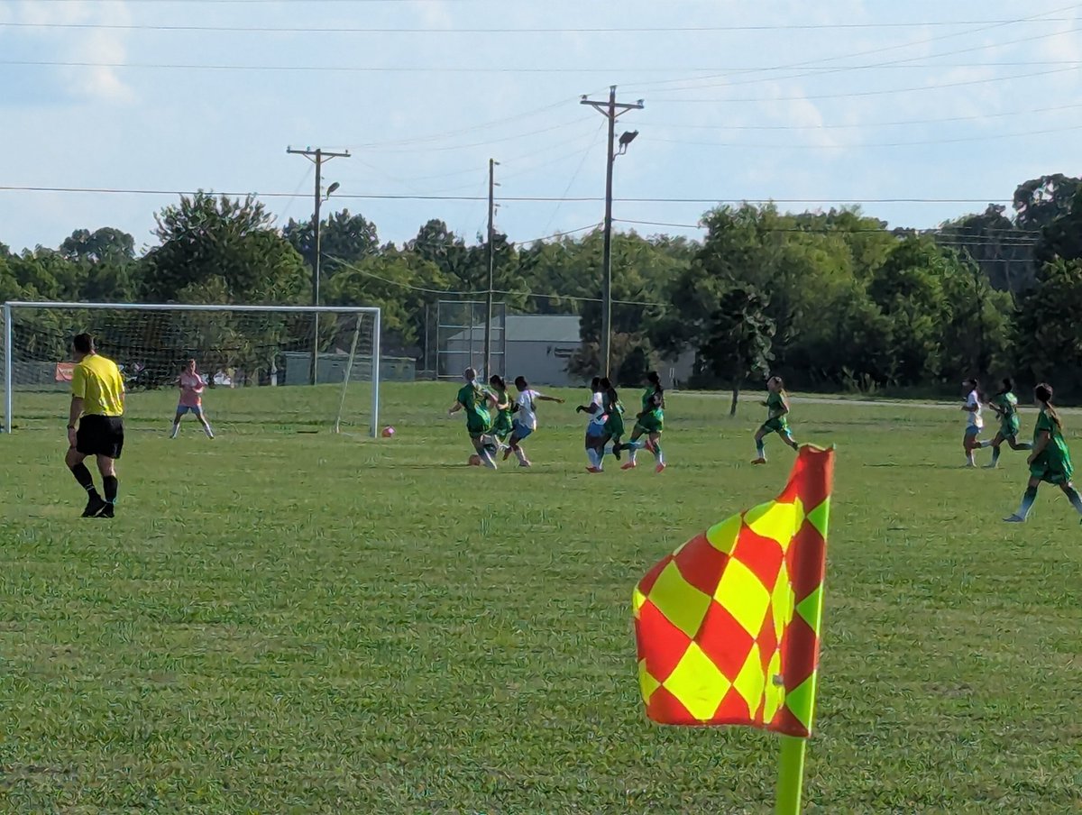 We finally had some great soccer weather for our Yellow Jackets this week! Great work, ladies, and we look forward to watching you this season! ⚽🐝