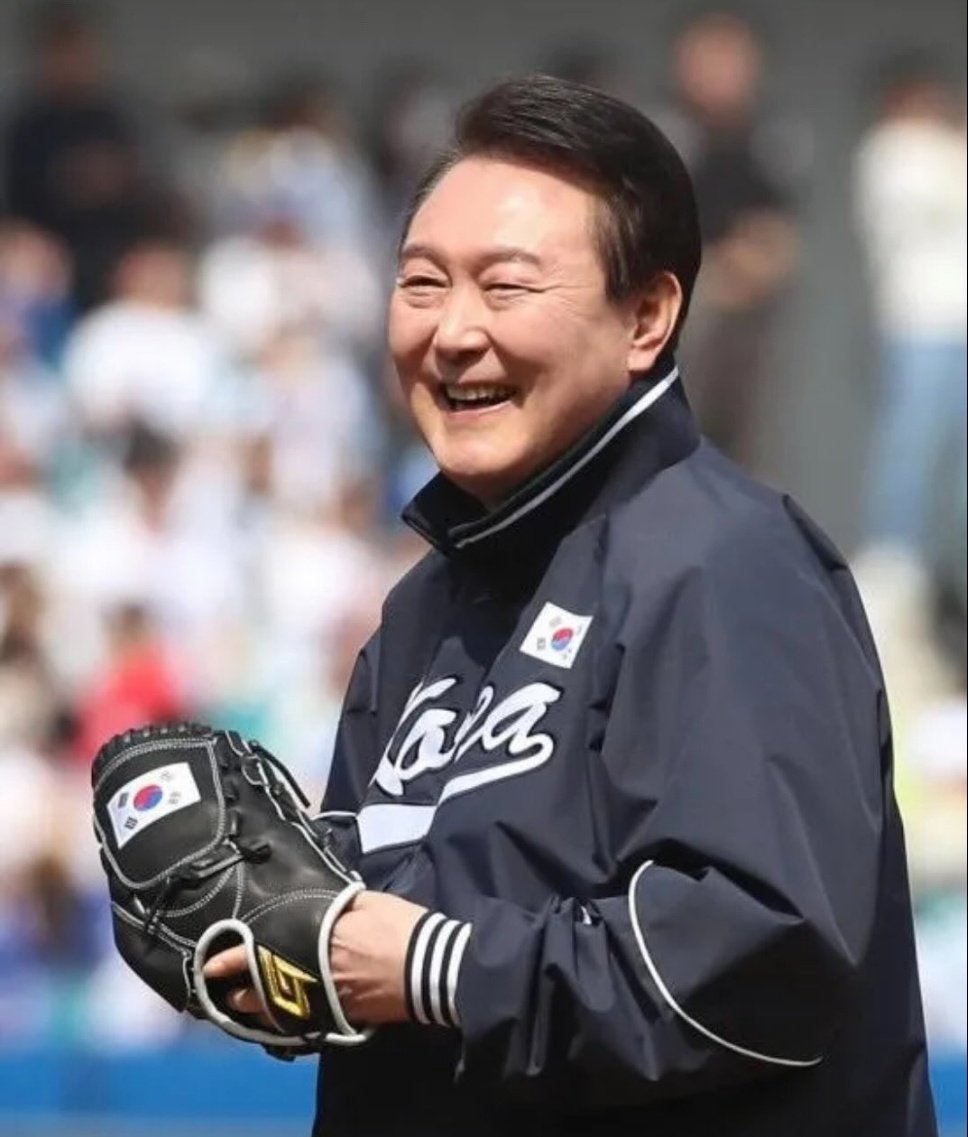 <a href="/jangsopal8/">시바꺼</a> 윤통만믿어요.
하루빨리윤통이웃는모습을보고싶네요..