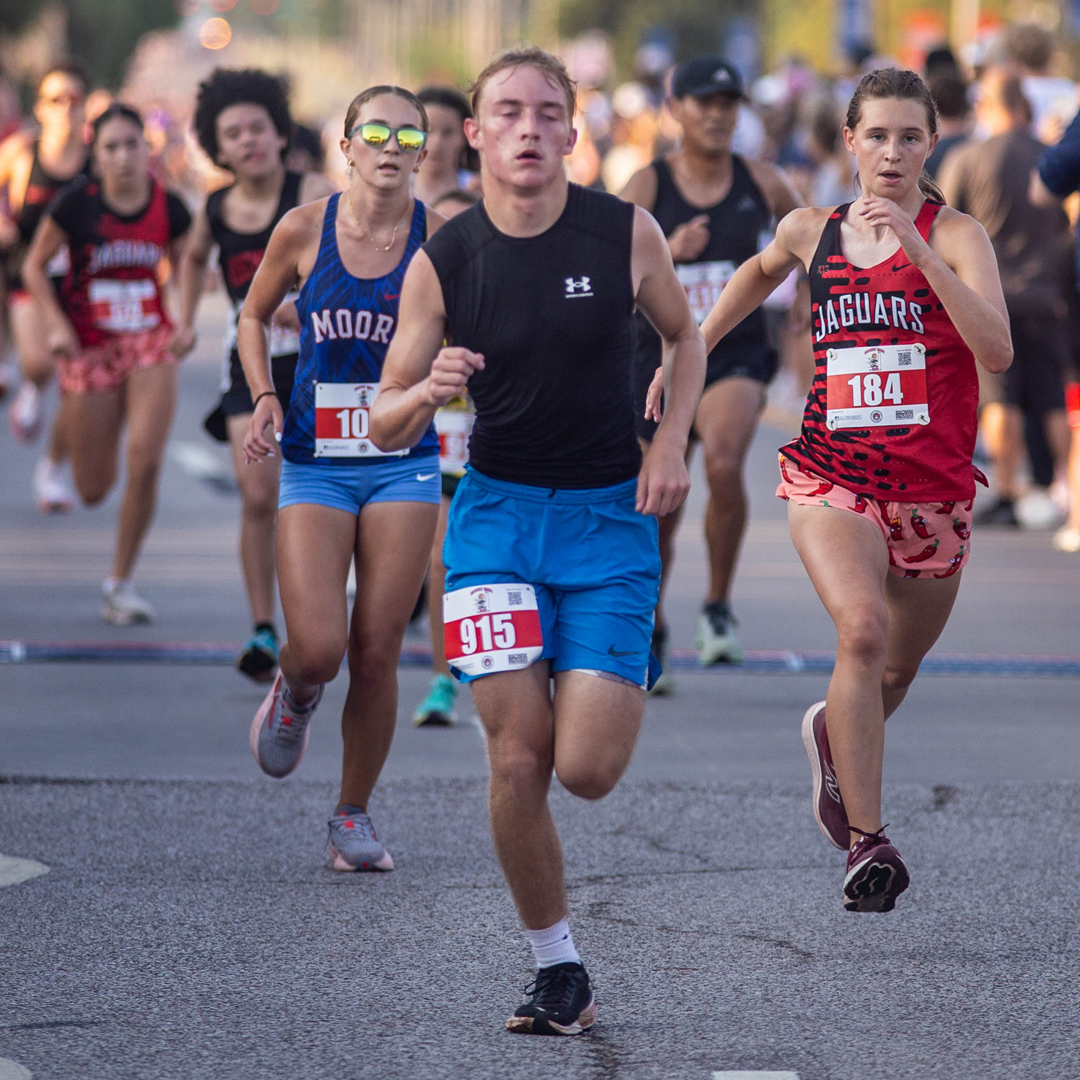 Moore_Monthly's tweet image. Here&apos;s Gallery #2 from today&apos;s @MooreWarRun, this one from Barry Williams. @MooreHS1 @WestmooreHS @Moore_Lions @whsjagathletics @Moorexctf @WHSJagsCCTrack @MoorePublicSch 

mooremonthly.com/2025-moore-war…