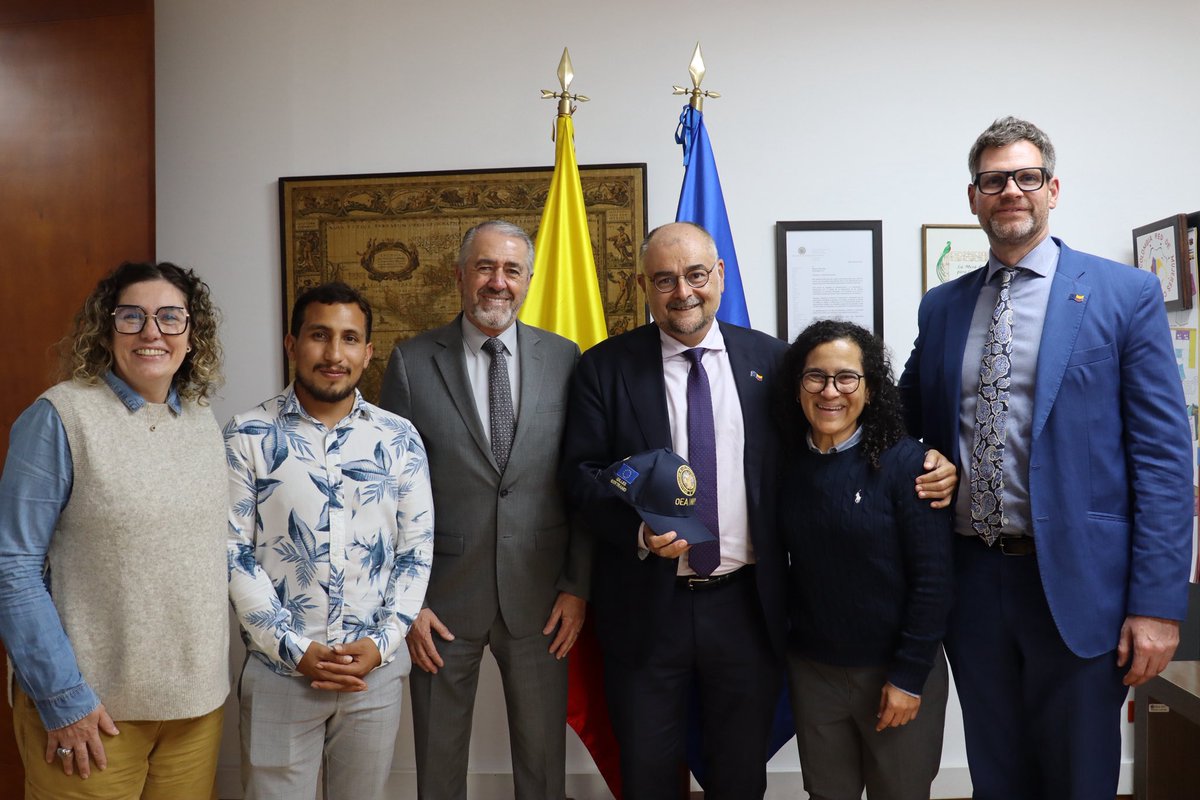 Con gratitud por la confianza y el respaldo brindado a nuestra labor en los territorios, despedimos al Embajador de <a href="/UEenColombia/">Unión Europea en Colombia 🇪🇺</a>, <a href="/GBertrand_UE/">Gilles Bertrand 🇪🇺</a>. 

Su acompañamiento, escucha y cercanía con las comunidades permanecerán como un valioso aporte a la construcción de paz en