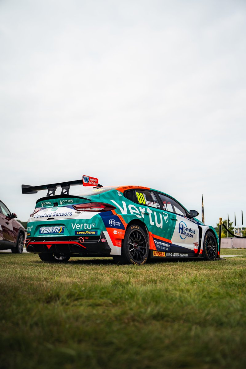 VertuMotors's tweet image. Always amazing to have @Tomingram80&apos;s Team VERTU touring car with us on the stand at @Carfestevent 🏎️

It&apos;s been amazing to meet so many @BTCC fans this weekend cheering Tom on🙌

#Vertu #CarFest #EXCELR8 @Excelr8M
