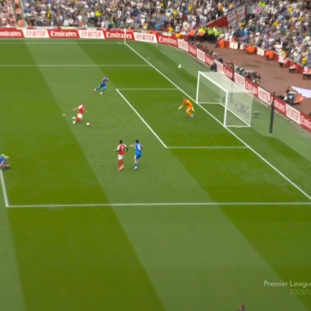 People bought strikers but arsenal bought groceries 😂