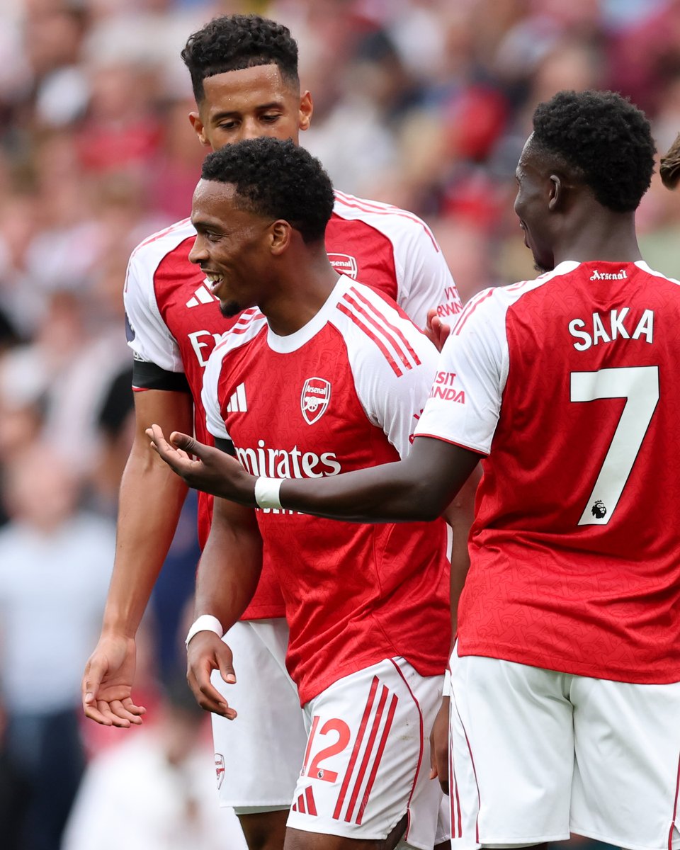 livescore's tweet image. Arsenal&apos;s set-piece prowess strikes again against Leeds ⛳️

...via Jurrien Timber - the shortest member of their back four 🙃