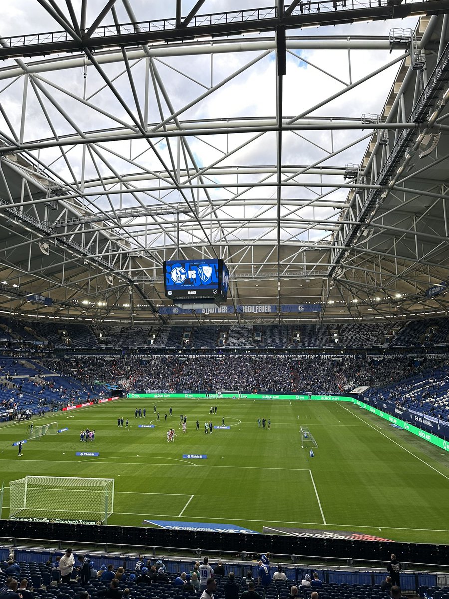 Endlich Zuhause. Glück Auf. 80 Minuten bis zum Anpfiff. #s04