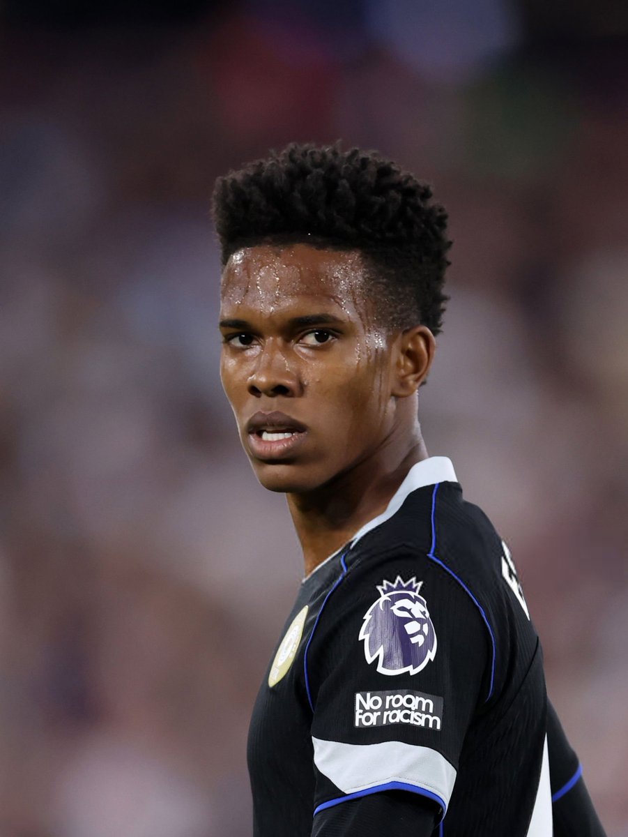 Jermaine Defoe on Estevão:

🗣 "I like when he gets it and the change of speed. He just drives at defences. A lot of the time he picks the right pass; it’s quite mature in that way. Just really sharp."

{PLTV}