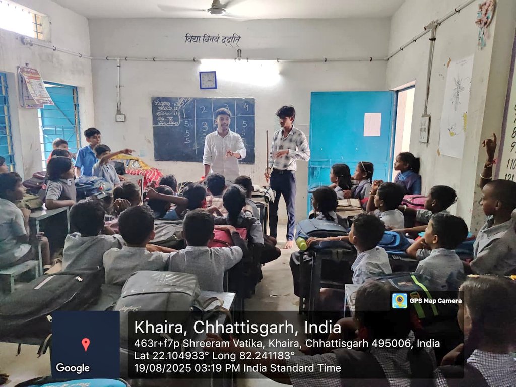 Nss_Sci_clg_bsp's tweet photo. दिनांक 19/08/25 को ग्राम लगरा, प्राथमिक शाला में बच्चों हेतु शैक्षिक व मनोरंजक गतिविधियाँ #NSS द्वारा आयोजित हुई।

खेल,गीत,ड्रॉइंग से बच्चों की #creativity व #Teamwork तथा #ChildAwareness को प्रोत्साहित किया गया। 

राज्य संपर्क अधिकारी @NeetaBajpai5 ने कहा_ये #प्रेरणादायक_पहल है। https://t.co/znqgaCDDSl