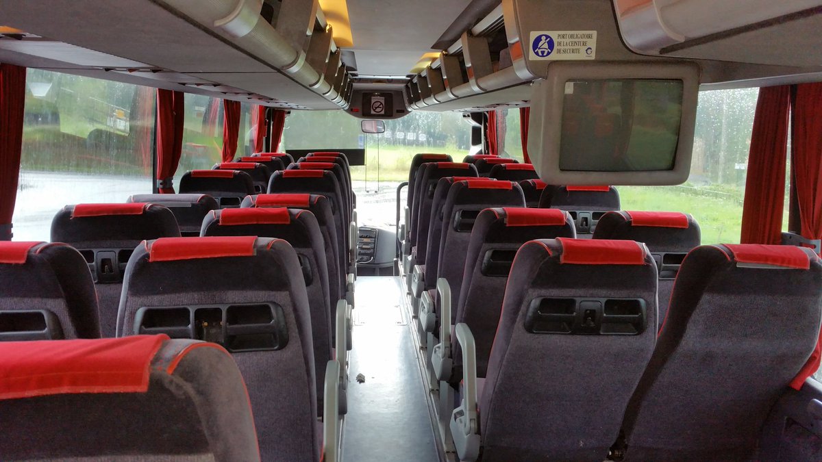 wice9721's tweet photo. Irisbus Iliade RTX, le premier autocar de tourisme que j'ai conduis en longue distance.
Il a fini après quelques temps sur les scolaires, je le prenais le matin pour ne pas utiliser le Magelys...
Mon kink? Utiliser le ralentisseur sur échappement dans les petits villages 🫣 https://t.co/zthB3tSmRf
