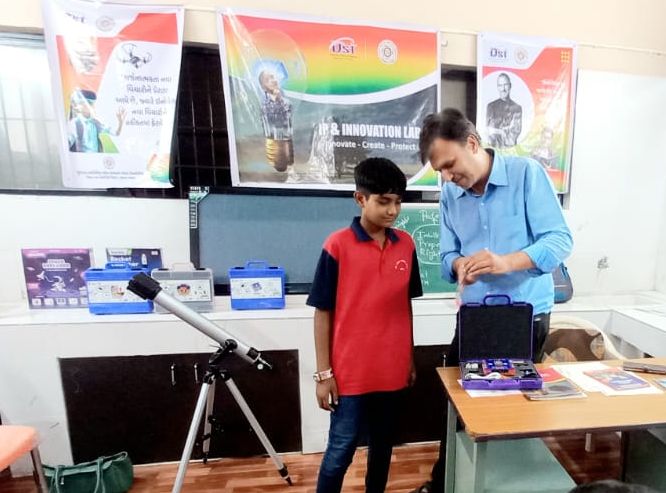 IPLab_Rajkot's tweet photo. Students & Teachers from #Rataiya Govt School & Shri #SardarPatel Govt. School, #Metoda today visited @IPLab_Rajkot — exploring #Creativity, #Innovation & #IPR
From #Scientific ideas to Solutions to Daily Problems, they learned how every unique #idea gains value when #Protected https://t.co/7WbNmnuejG