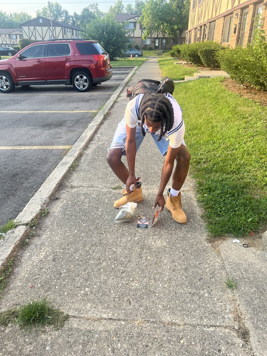 lilj3three's tweet photo. U gone call me a broom when u get mad 👣🤿3️⃣ https://t.co/hmCmAbTHFQ