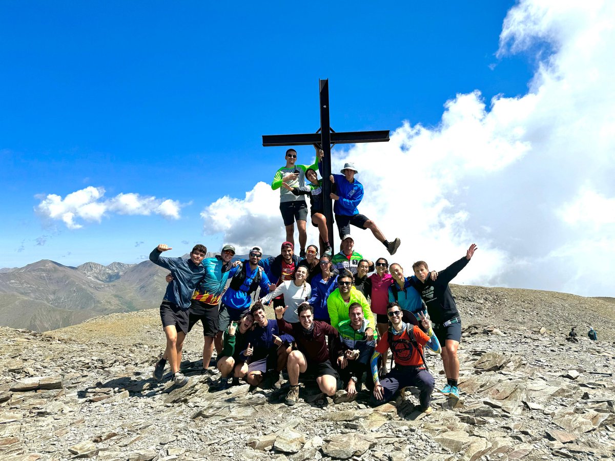 La nostra pedrera ens dóna records des del Puigmal.
Som-hi jovent!!!