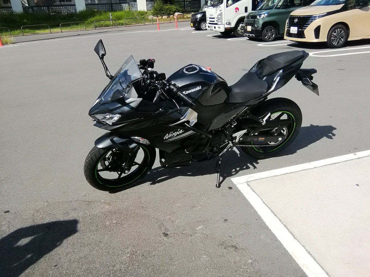うわ〜やたらセンチメンタルなってたけど思い出した！
本日でNinja250ちゃんが納車されて1年です！
マジ？もう1年経った？時の流れ怖すぎ
納車当日の写真！
懐かしい、やっぱうちの子ホンマに可愛い
これからもよろしく