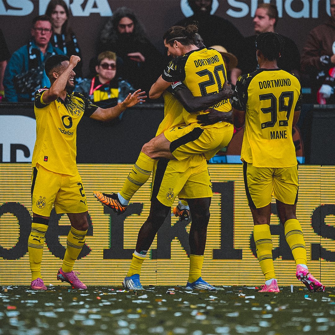 🚨 HALF-TIME 🚨 

FC ST. PAULI 0️⃣-1️⃣ BORUSSIA DORTMUND 

It's so far so good, but it could have been even better. After giving BVB the lead, Guirassy had a penalty saved by Vasilj. 
This game is far from over, we'll need a huge 45 minutes to see this out!

NUR DER BVB!

⚫🟡
#BVB