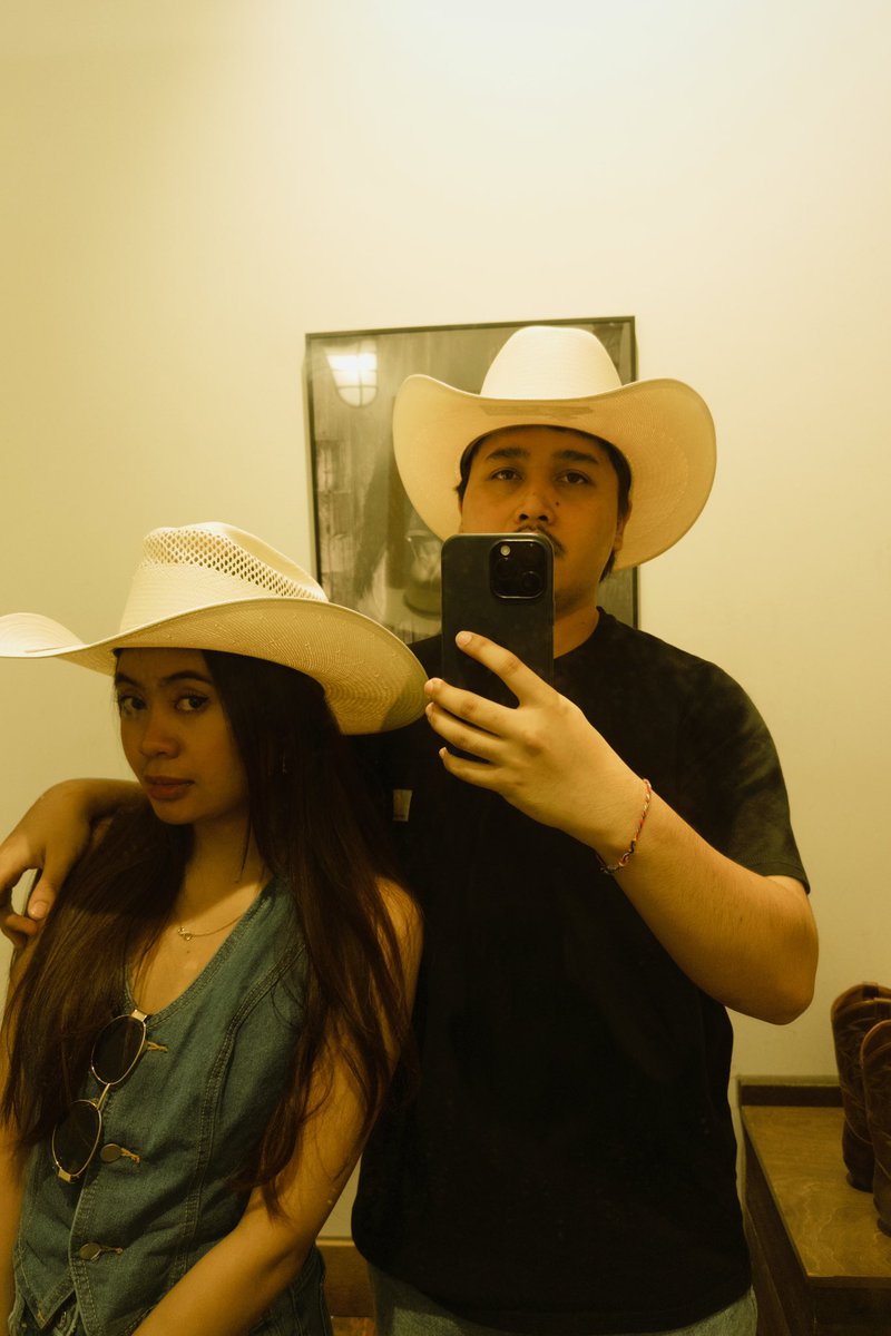 eurokharisma's tweet photo. longlive cowgirl https://t.co/fcVRqybmlD