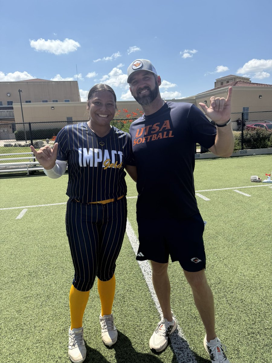 gabriella_2027's tweet photo. UTSA Camp
was so much fun TYJ for this opportunity!!🧡💙
#BirdsUp https://t.co/dMnlSHidH6
