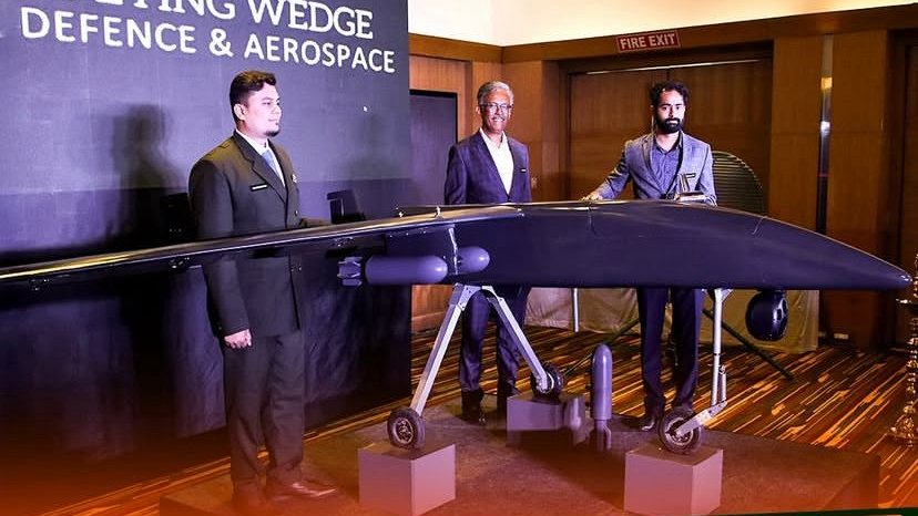 BIG NEWS 🚨 India unveils its first indigenous AI-powered combat drone ‘Kaala Bhairav’ in Bengaluru 🔥🔥

It has already clinched a MASSIVE $25 M export order from a South Asian nation.

Huge boost for defence exports !!

Kaala Bhairav boasts 30-hour endurance, 3,000 km range and