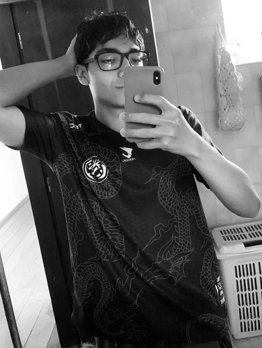 vamo nessa então KKKKK vale o uniforme antigo?